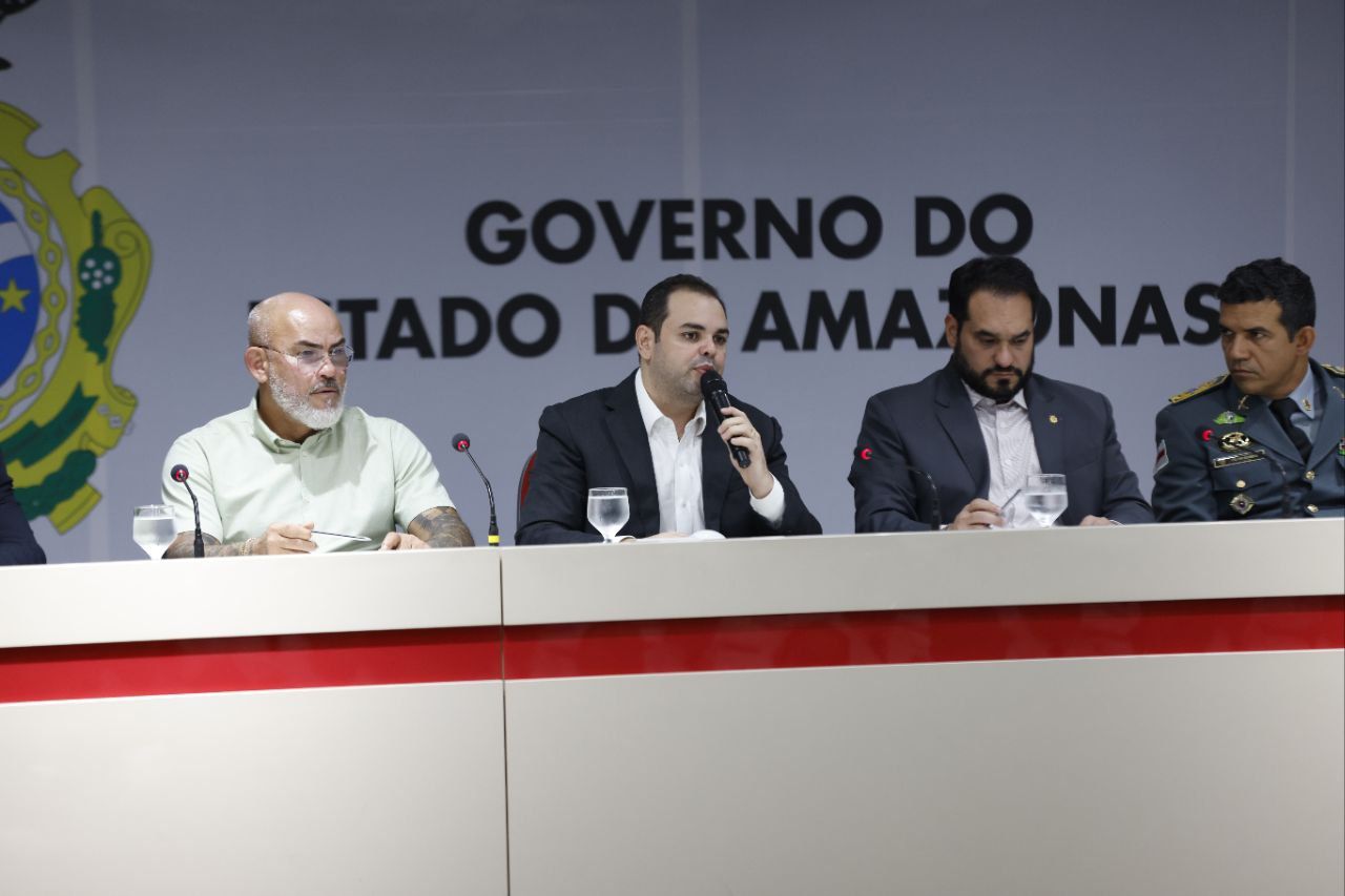 Governador interino Roberto Cidade forma 60 oficiais da PMAM