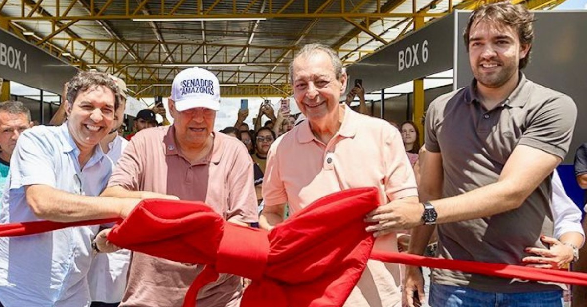 Omar Aziz participa da entrega de terminais pesqueiros em Itacoatiara