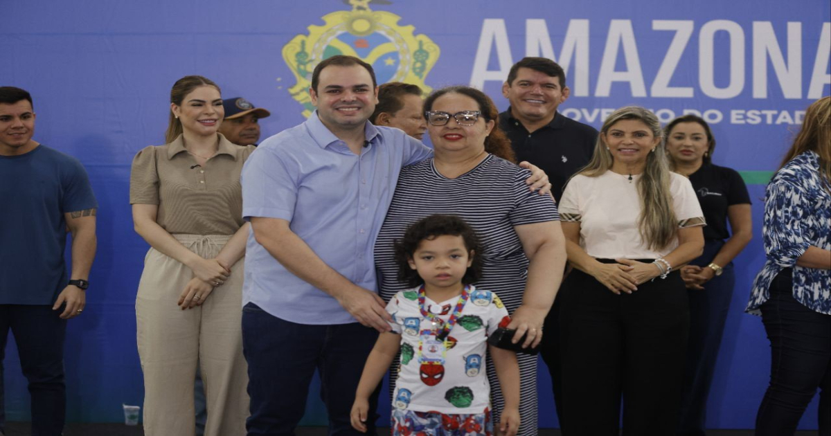 Roberto Cidade acompanha entrega de 1,2 mil óculos e avança com mutirão oftalmológico no Amazonas
