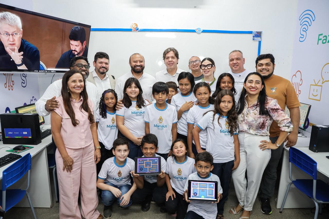 Ministro das Comunicações inaugura laboratório de informática e reforça conectividade em escolas da zona rural de Manaus