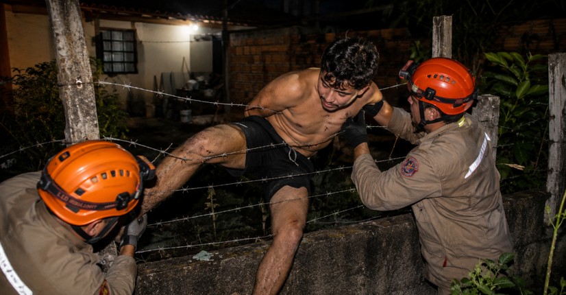 EXCLUSIVO: acostumado a dar “pino” em aluguel, homem pula cerca de residência e “rasga” a bunda com arame farpado no AM