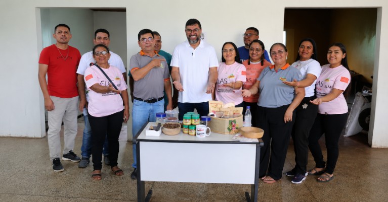 Wilson Lima visita cooperativa de guaraná em Urucará e reforça apoio à produção que movimenta a economia do Amazonas