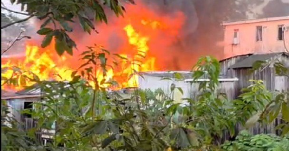 Tragédia: incêndio de grandes proporções atinge bairro São Jorge, na manhã deste domingo (03/05)